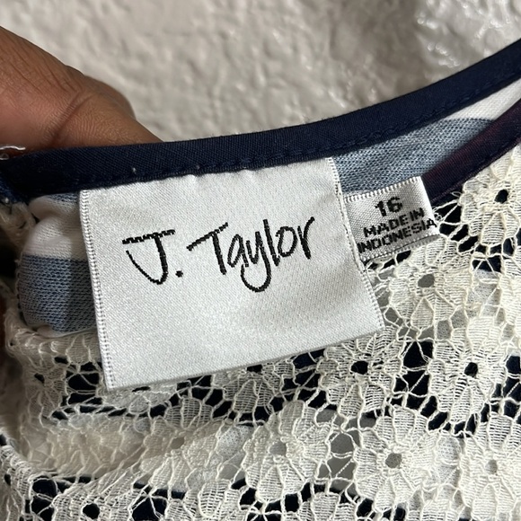 J. Taylor Navy Cream Striped Dress Sz 16 Lace Crochet Pleated Hem Nautical - Picture 3 of 12